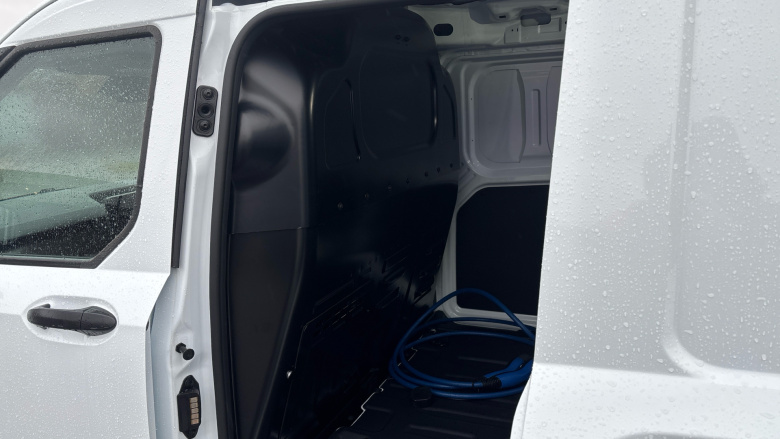 Ford Transit Courier E-Transit Courier 100kW 43kWh Trend Van Auto